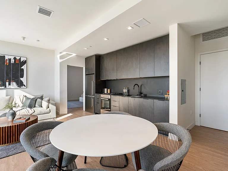 Venue Residences — Photo 70
