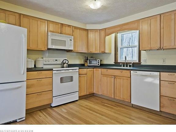 3rd image of 9 Whitten Dr