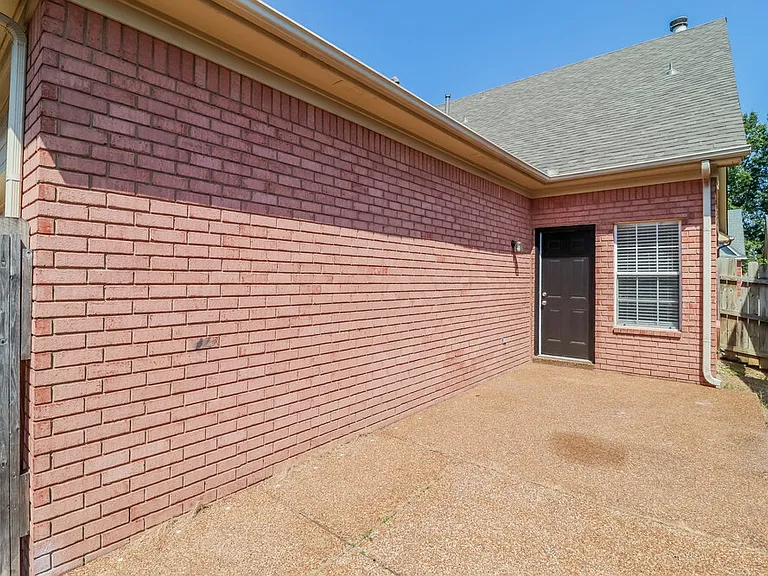607 Ashley Glen Cir E — Photo 16