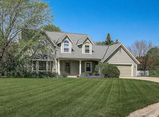 2255 S Parkside Dr, New Berlin, WI 53151