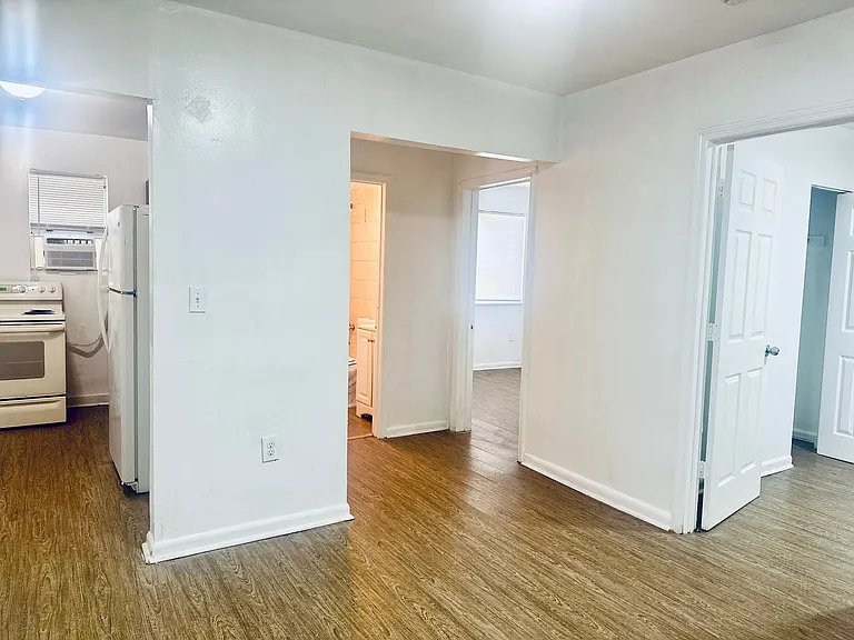 352 NW 11th St — Photo 11