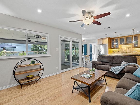 4th image of 504 Heartwood Dr