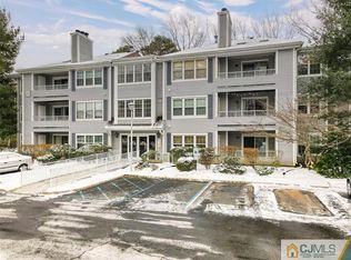 2207 Candlelight Ct, Helmetta, NJ 08828