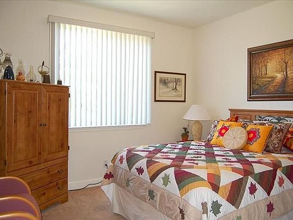 5th image of 9662 Country Falls Ln