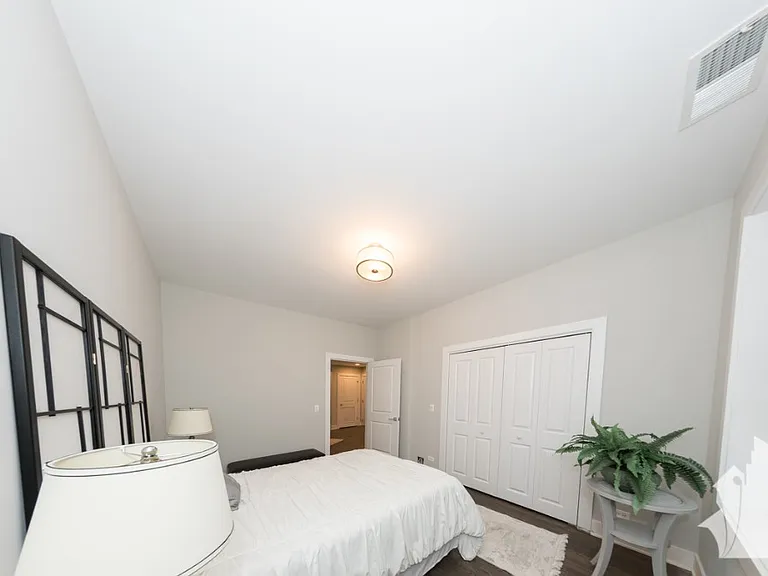 2630 N Rockwell St #2 — Photo 10