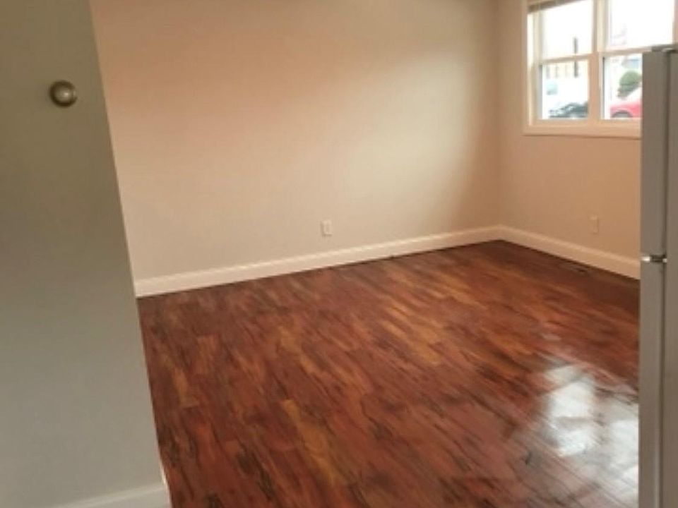 2nd image of 947 Main St #D