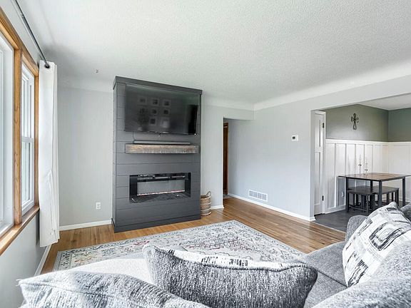3rd image of 16088 Jordan Ave SE