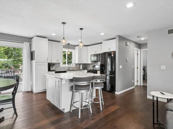 14390 Exley Ln, Apple Valley, MN 55124