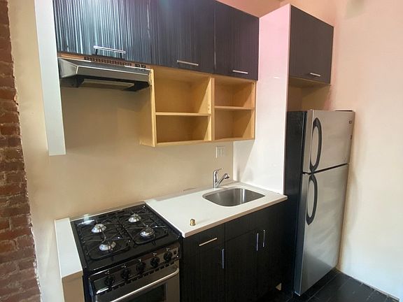 2nd image of 1095 Putnam Ave #2S