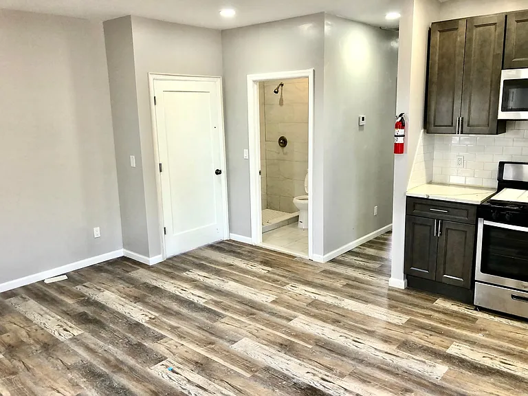 560 Brace Ave #2 — Photo 3