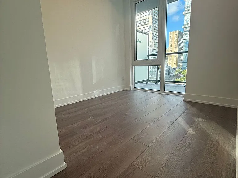 308 Jarvis St #818 — Photo 11