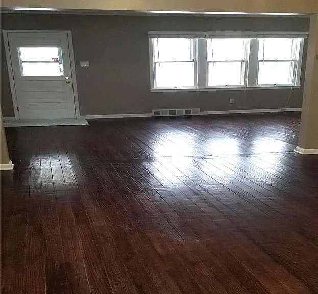 991 Humphrey Ave — Photo 2