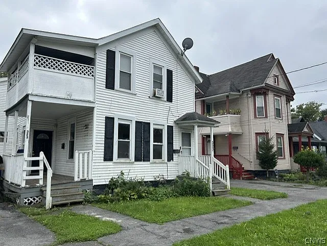 4 bed, 1.0 bath, 2380 sqft, $1,600 — Photo 2