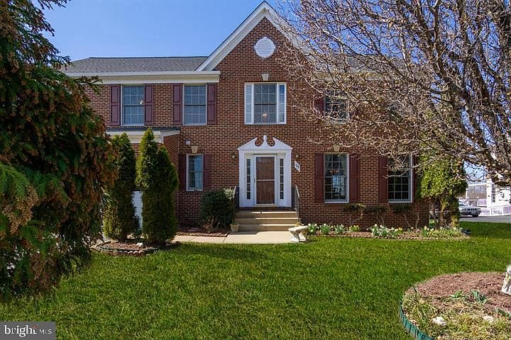1st image of 23 Hubbard Ct