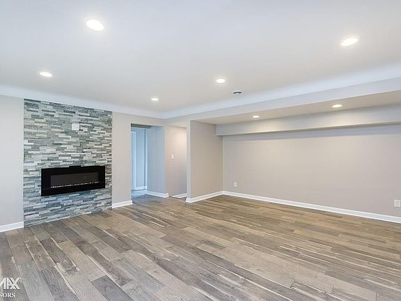 5th image of 18100 Juliana Ave