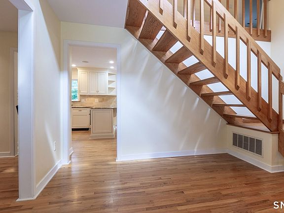 3rd image of 91 Lantern Ridge Road