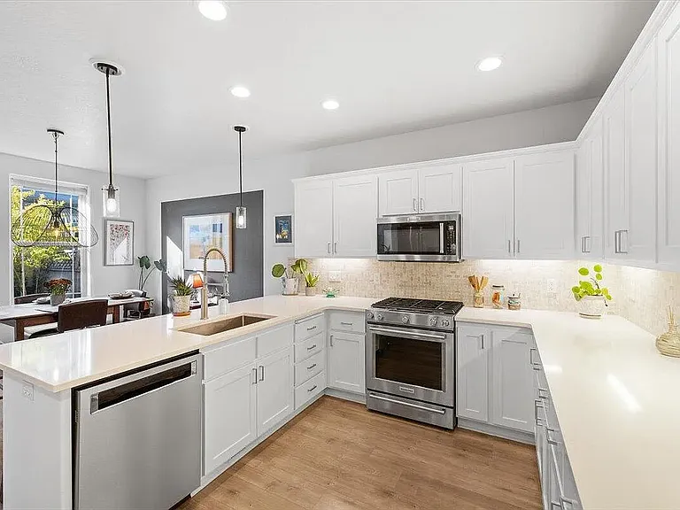 2238 Abbott Ave — Photo 17