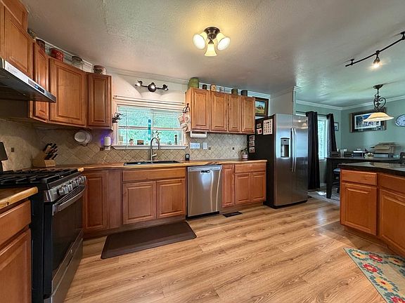 4th image of 70 Walker Pl