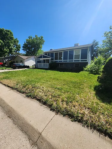 1524 Dexter St Photo 1