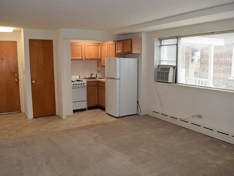 312 W Clark St — Photo 6