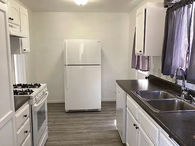 3 bed, 1.0 bath, 988 sqft, $2,300 — Photo 4