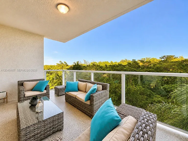 Royal Oaks Ln — Photo 24