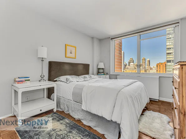 245 East 54th Street image 8 of 18