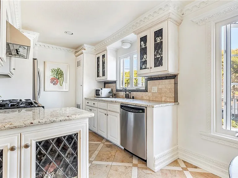 329 Marguerite Ave #3 — Photo 10