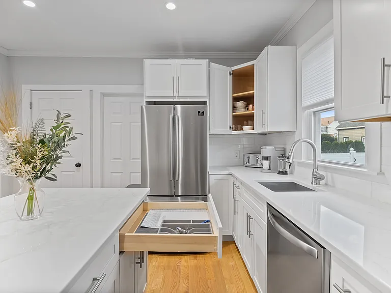 14 Everett St #1 — Photo 5