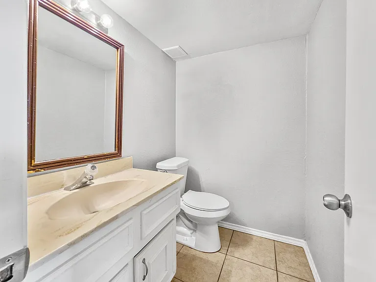 2404 Dalgreen Dr — Photo 14