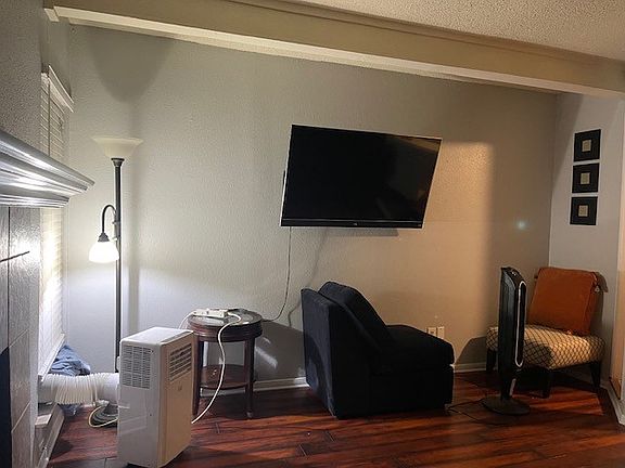 5th image of 2611 Encina Dr