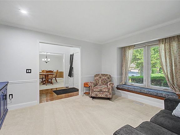 5th image of 35 Pinehurst Pl