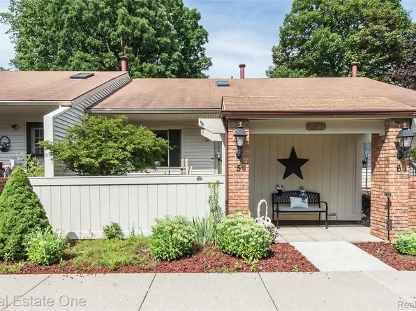 25748 Lexington Dr Unit 5, South Lyon, MI 48178
