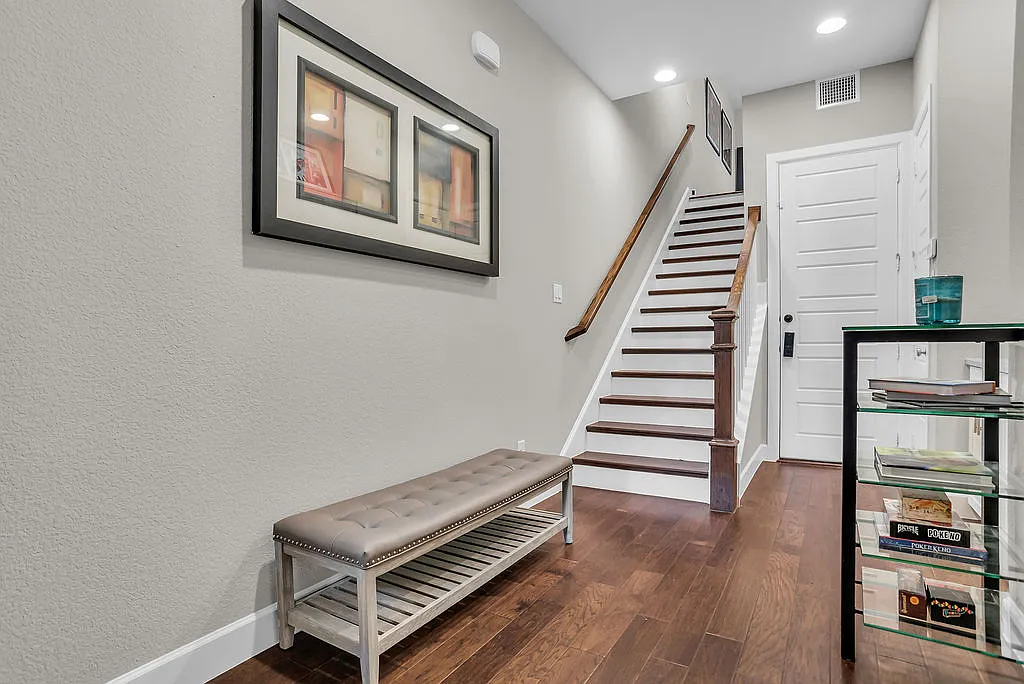 4 bed, 4.5 bath, 2606 sqft, $3,950 — Photo 4