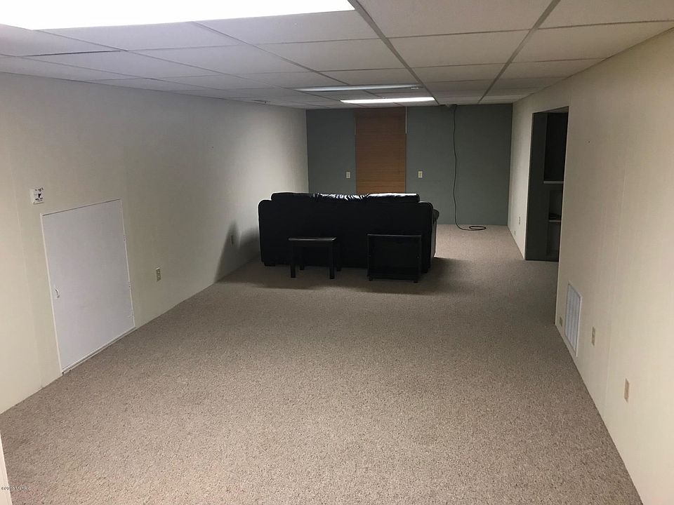 2nd image of 14 Wildrose Ln