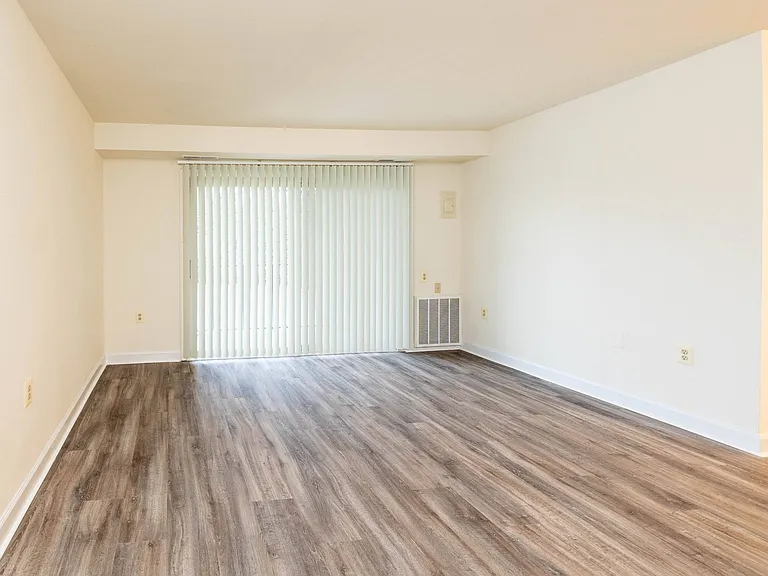 Seminary Roundtop Apartments — Photo 10