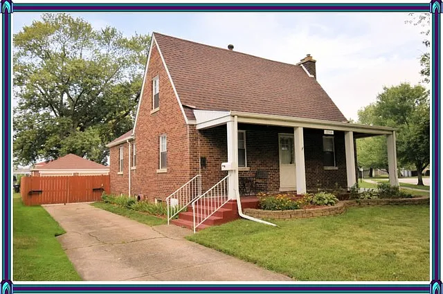 18514 Walter St photo 1