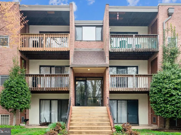 10724 W West Dr #204, Fairfax, VA 22030