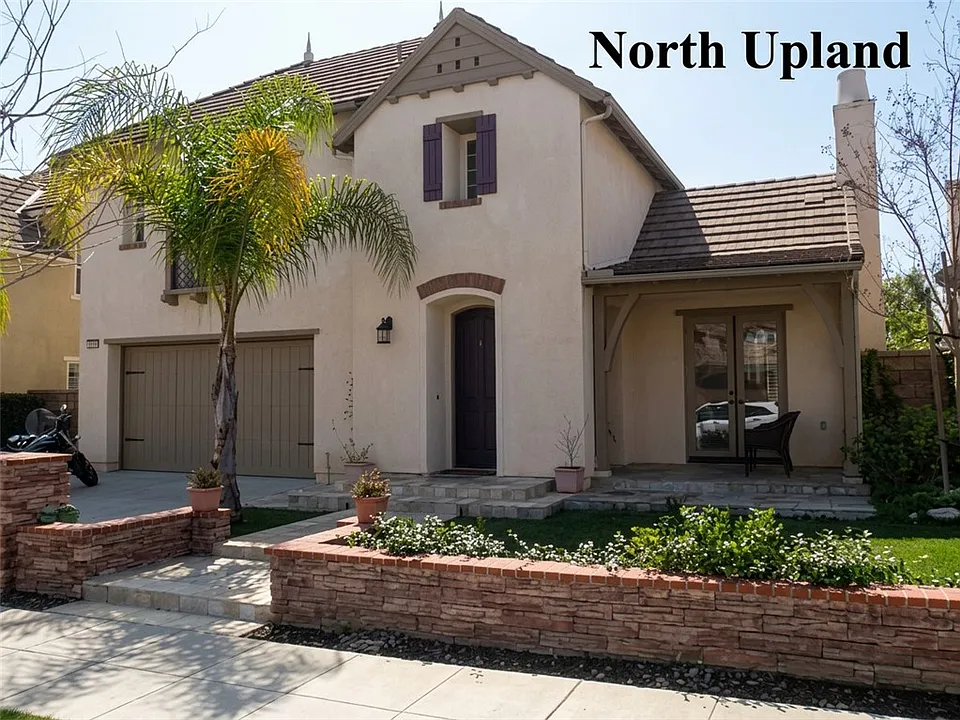1318 Swan Loop S