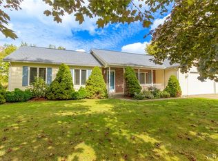 11 Elmtree Rd, Orchard Park, NY 14127