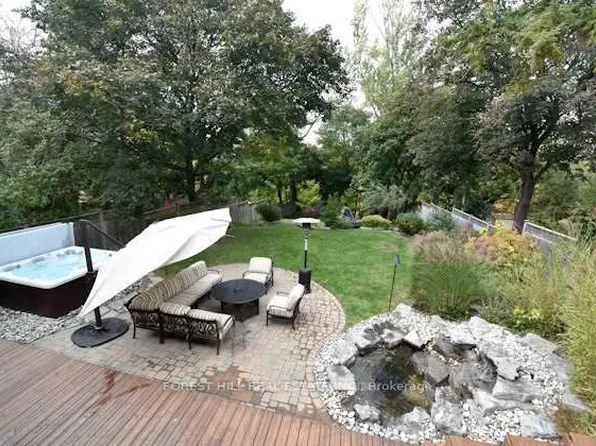 105 Parkview Hill Cres, Toronto, ON M4B 1R5