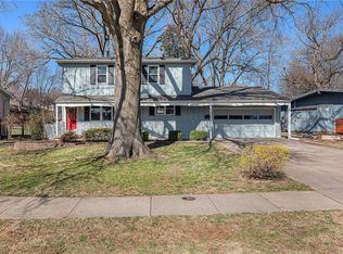 9126 Grant Ln, Overland Park, KS 66212