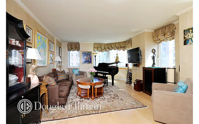 Sold by Douglas Elliman | media 10
