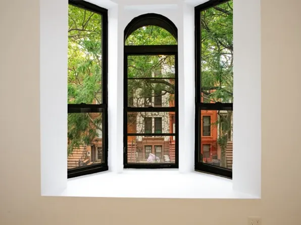 194 Vernon Avenue image 6 of 22