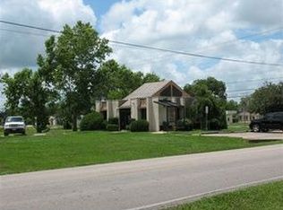 525 E Brazos Ave, West Columbia, TX 77486