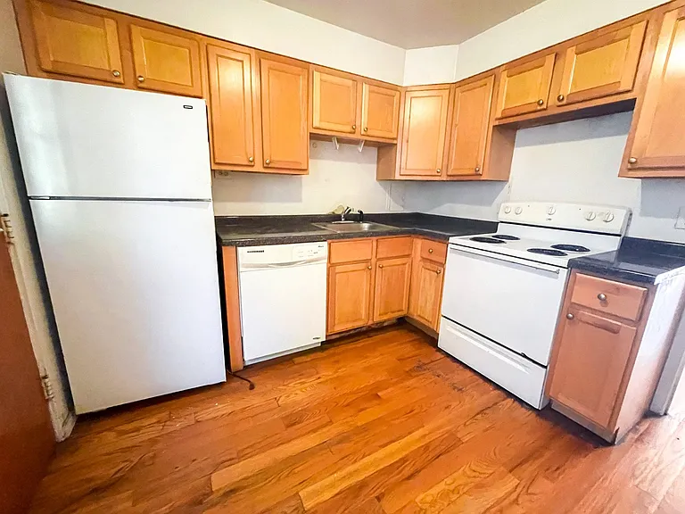 2104-24 W. Farragut Ave. — Photo 2