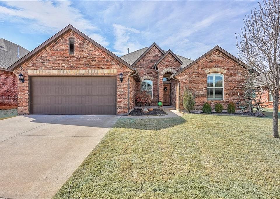 1st image of 19105 Pinehurst Trail Dr