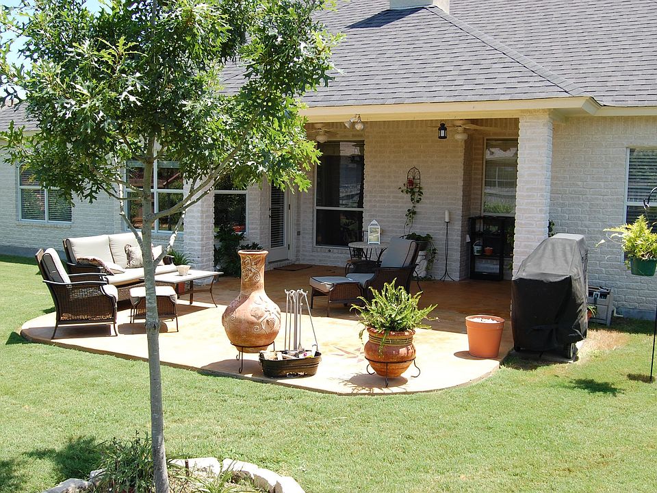 Covered Back Patio w/stained concrete