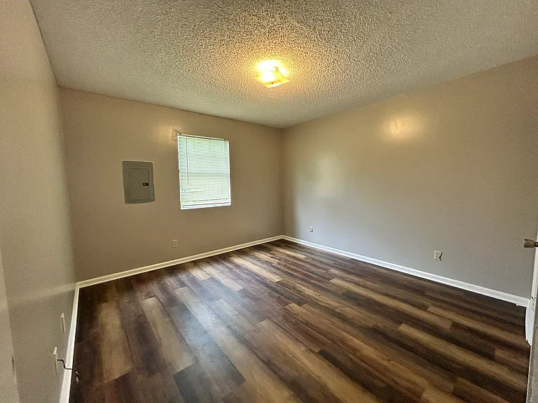 2710 S Taft St — Photo 17