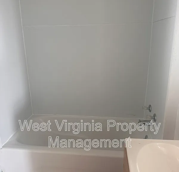 304 N 3rd St #UPPER — Photo 13